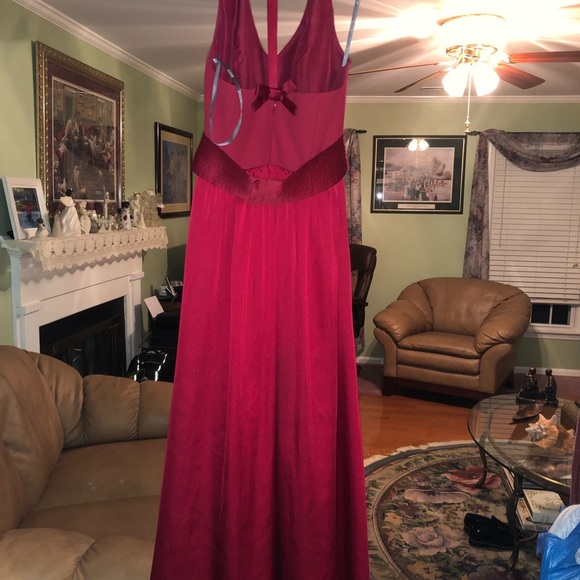 I am selling a  Vera Wang bridesmaids dress. - Picture 2 of 3